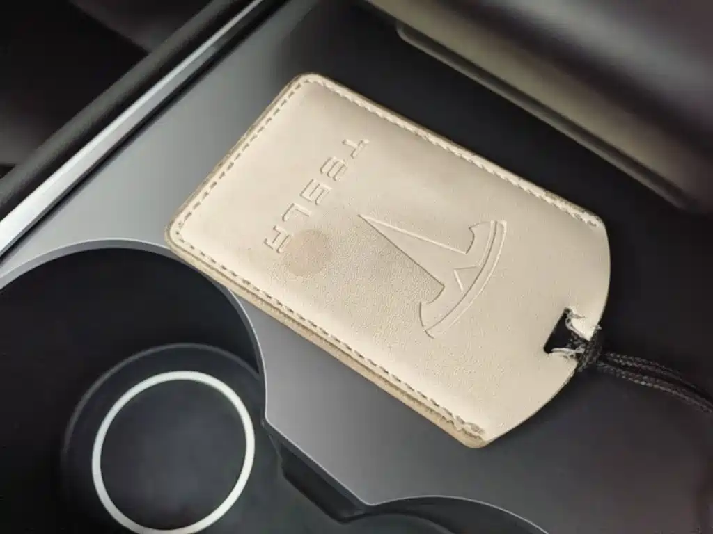 Tesla Model Y — миниатюра 9