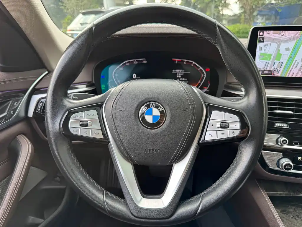 BMW 5 Series — миниатюра 10