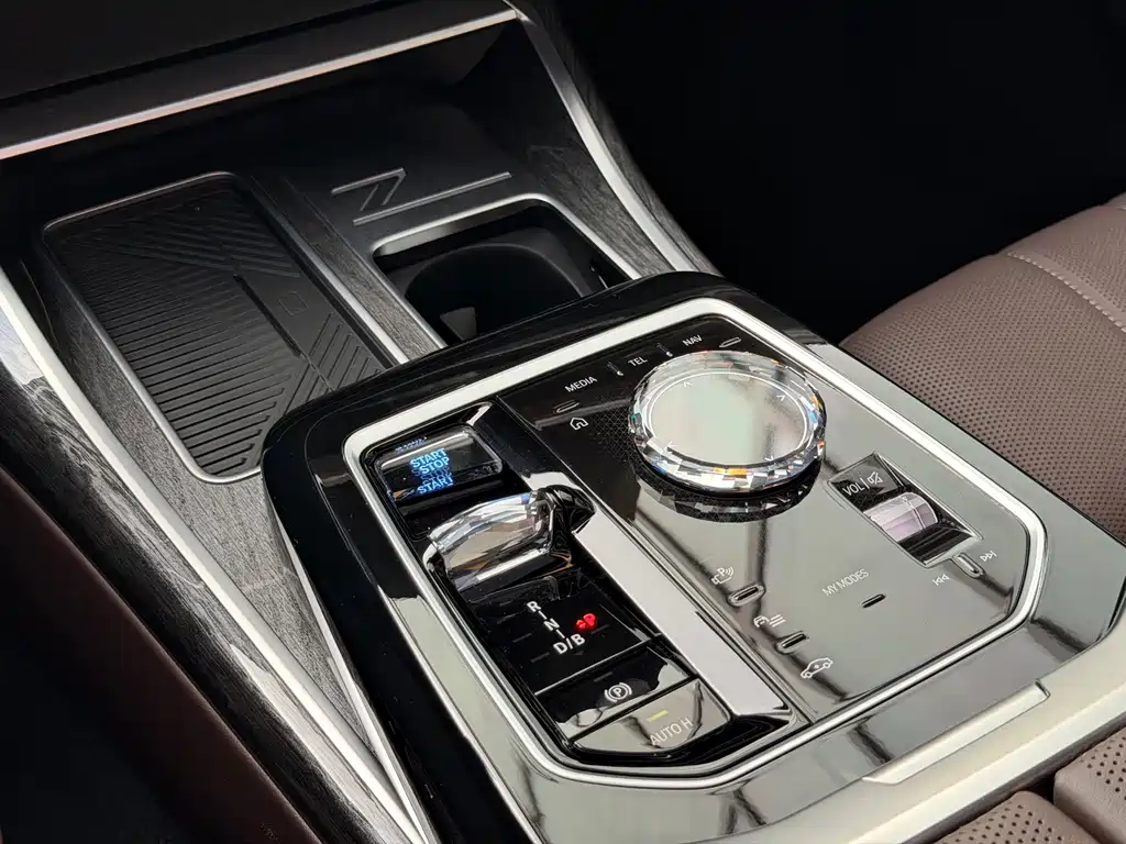 BMW i7 — миниатюра 13