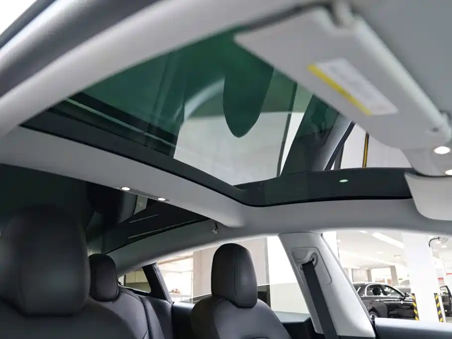 Tesla Model 3 — миниатюра 12