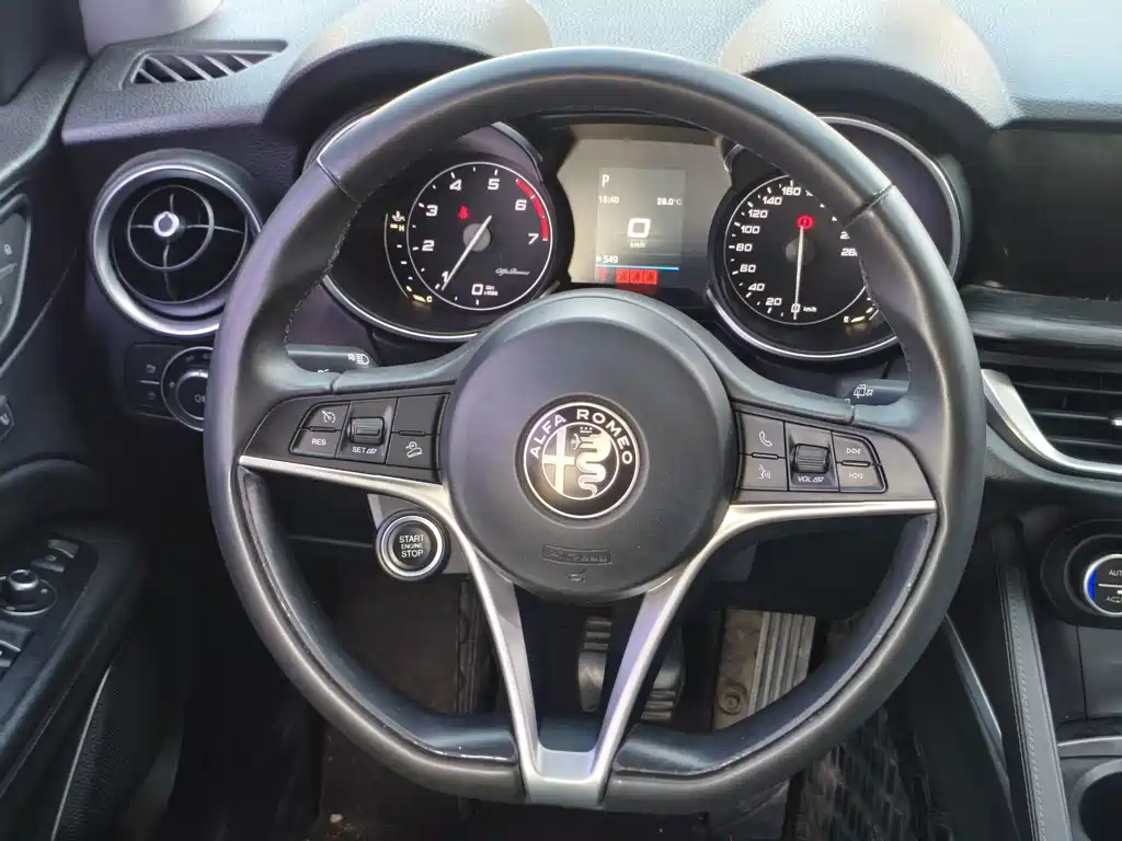 Alfa Romeo Stelvio — миниатюра 12