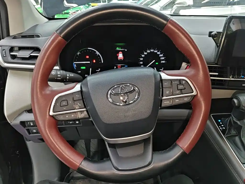 Toyota Sienna — миниатюра 11