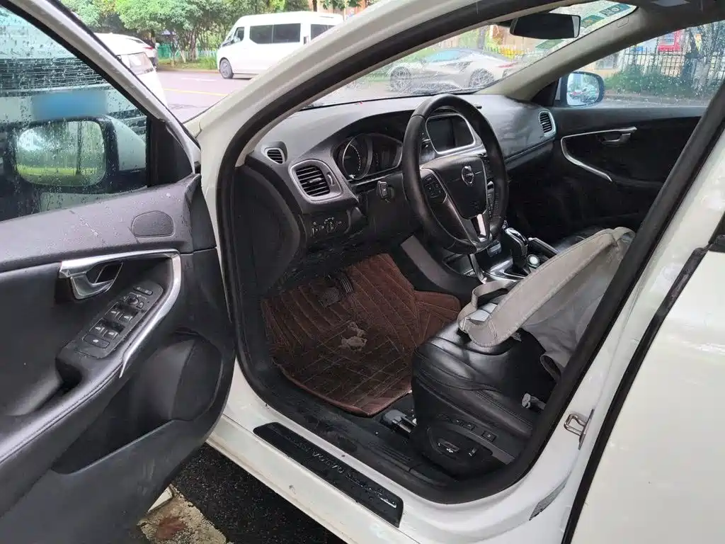 Volvo V40 — миниатюра 17