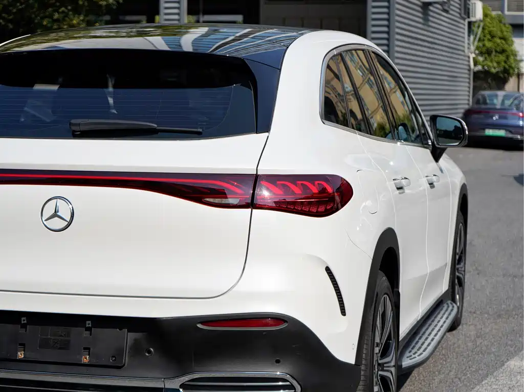 Mercedes-Benz EQE SUV — миниатюра 6
