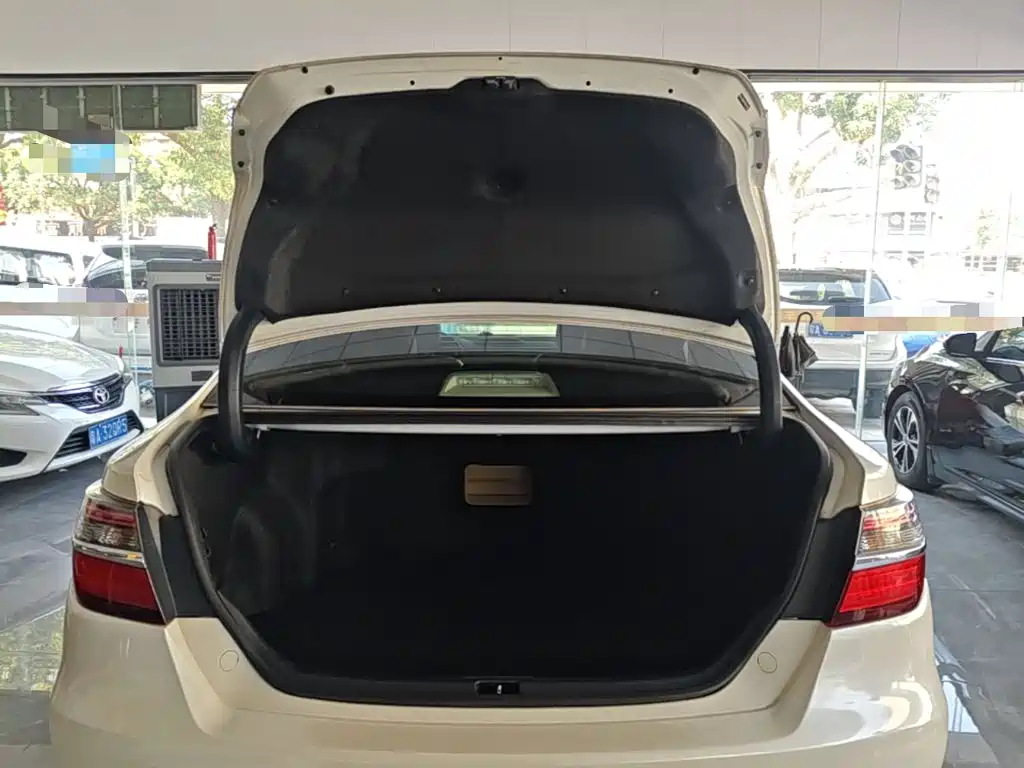 Toyota Camry — миниатюра 19