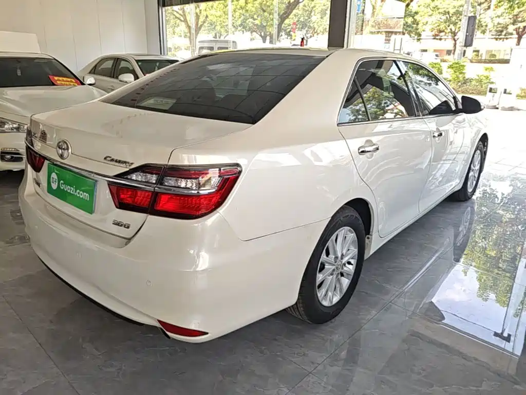 Toyota Camry — миниатюра 7