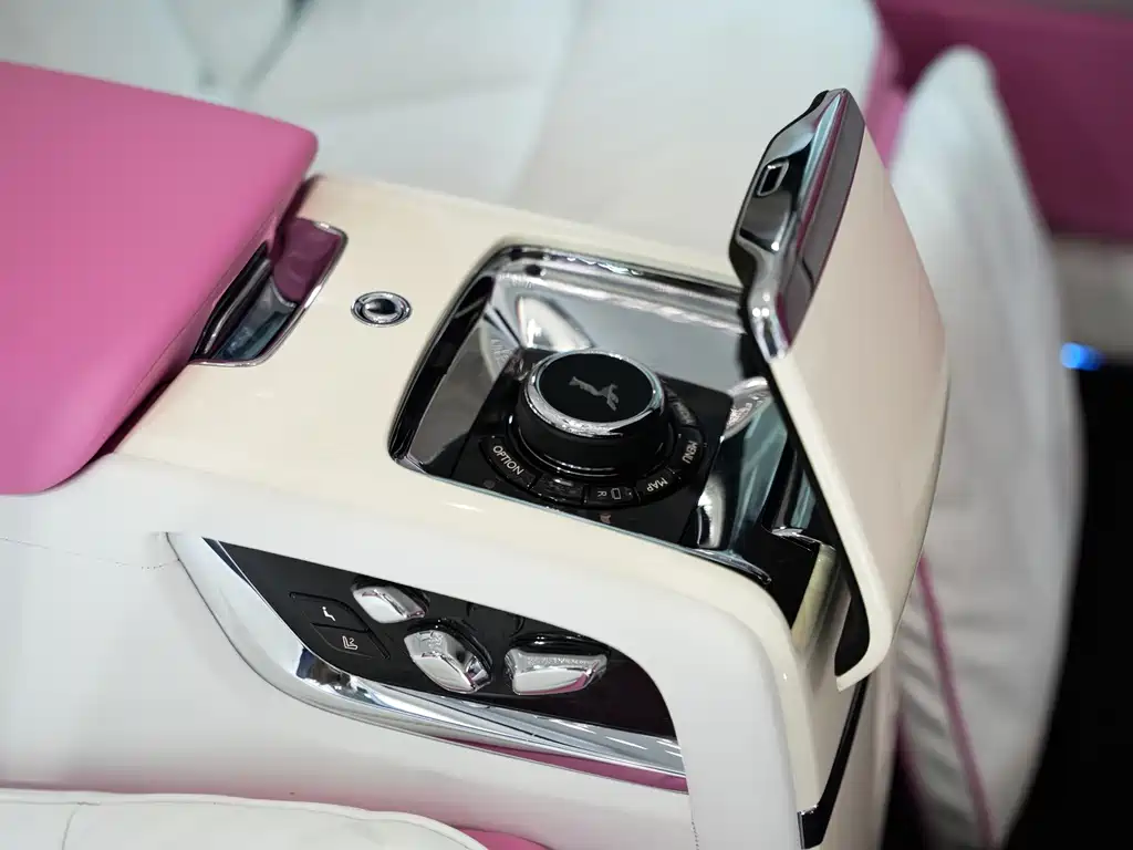 Rolls-Royce Phantom — миниатюра 10