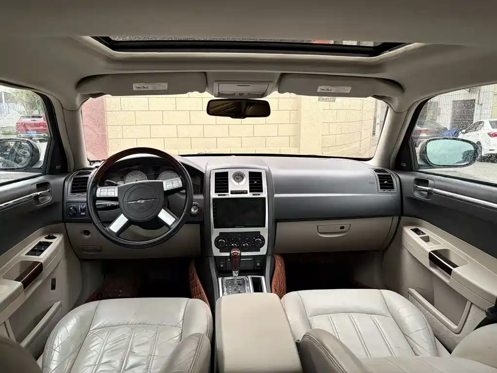 Chrysler 300C — миниатюра 10
