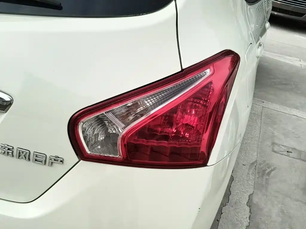 Nissan Tiida — миниатюра 8