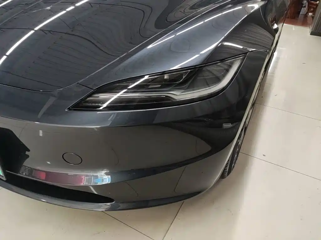 Tesla Model 3 — миниатюра 24