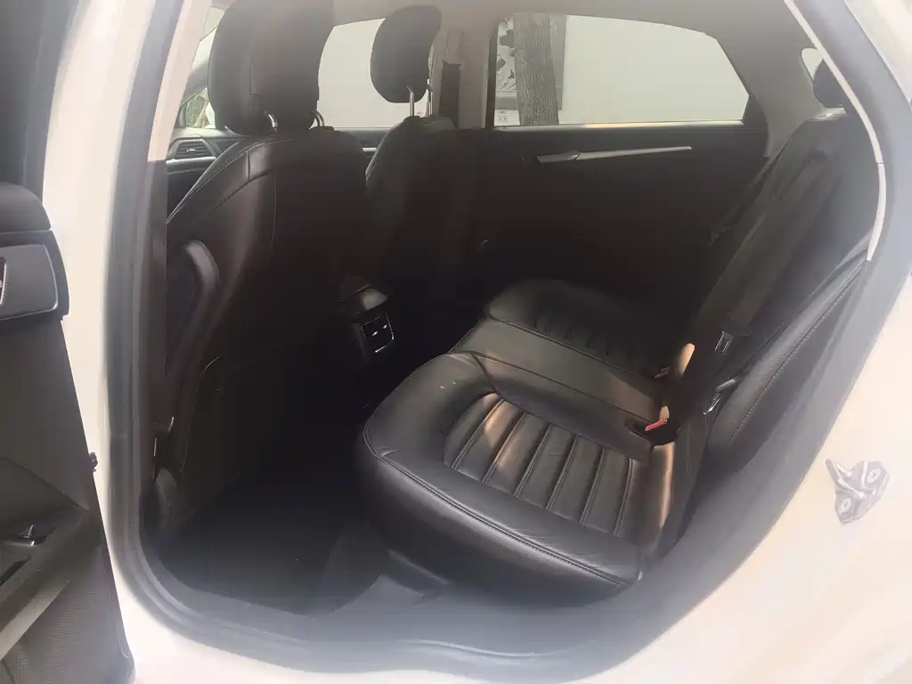 Ford Mondeo — миниатюра 10