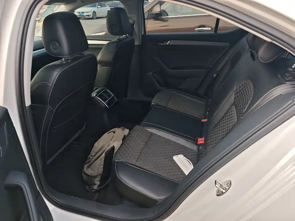 Skoda Superb — миниатюра 17
