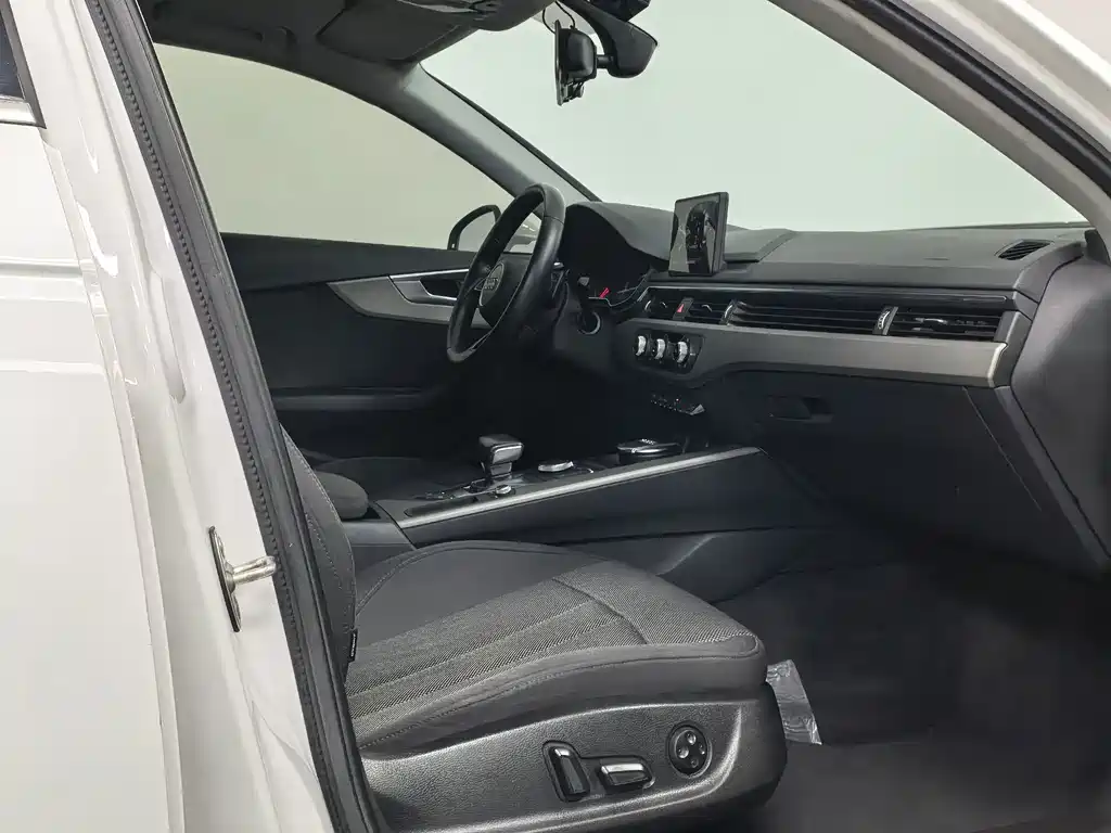 Audi A4L — миниатюра 12