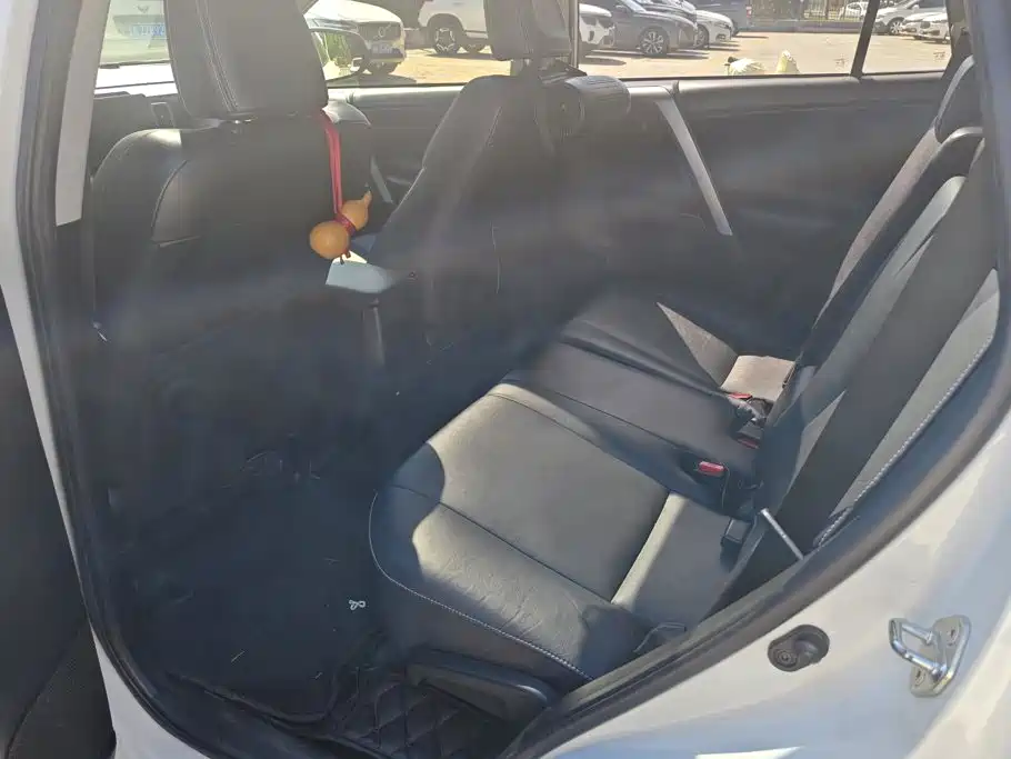Toyota RAV4 — миниатюра 11