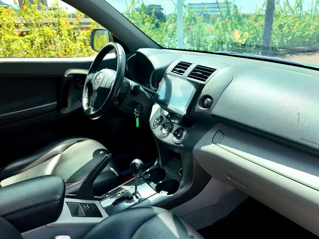 Toyota RAV4 — миниатюра 49