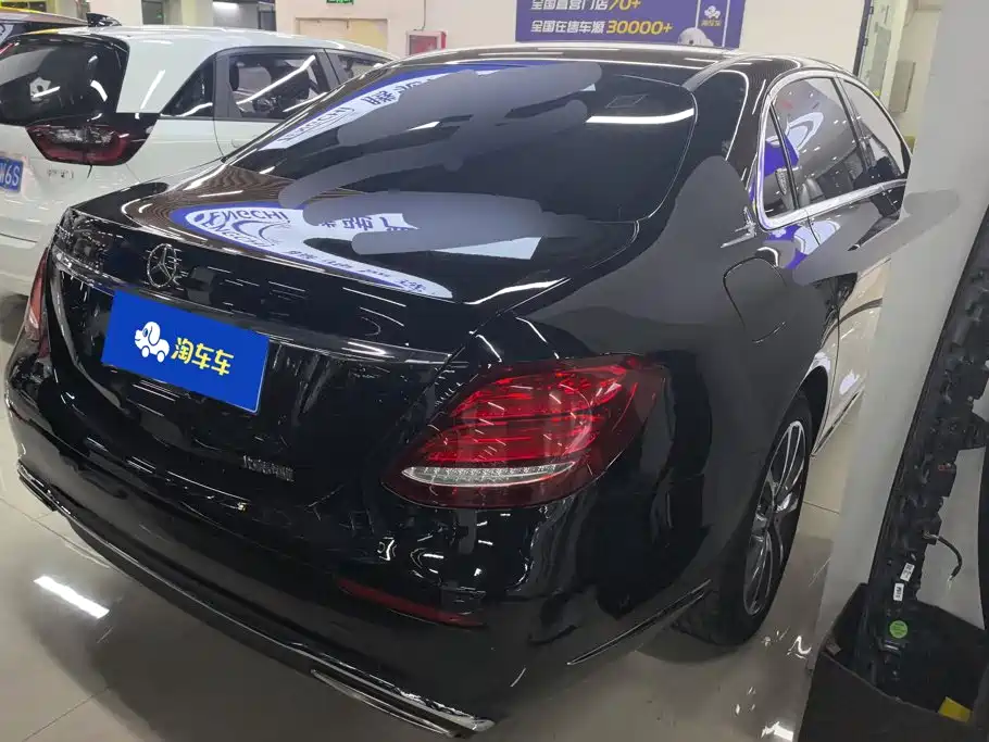 Mercedes-Benz E-Class — миниатюра 3