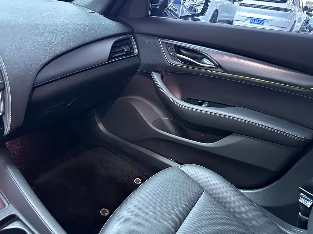 Cadillac CT5 — миниатюра 11
