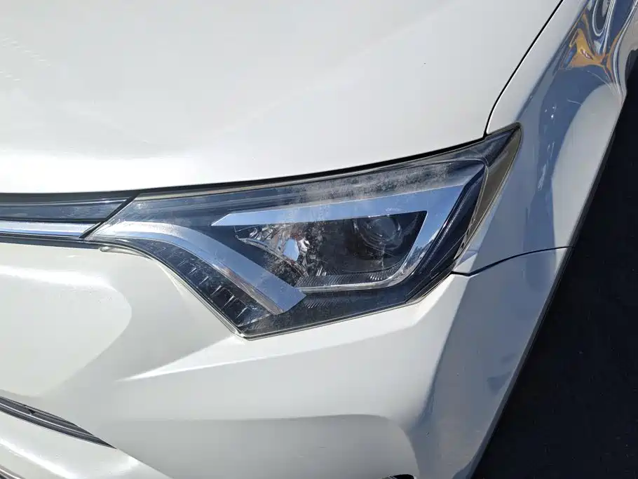 Toyota RAV4 — миниатюра 5