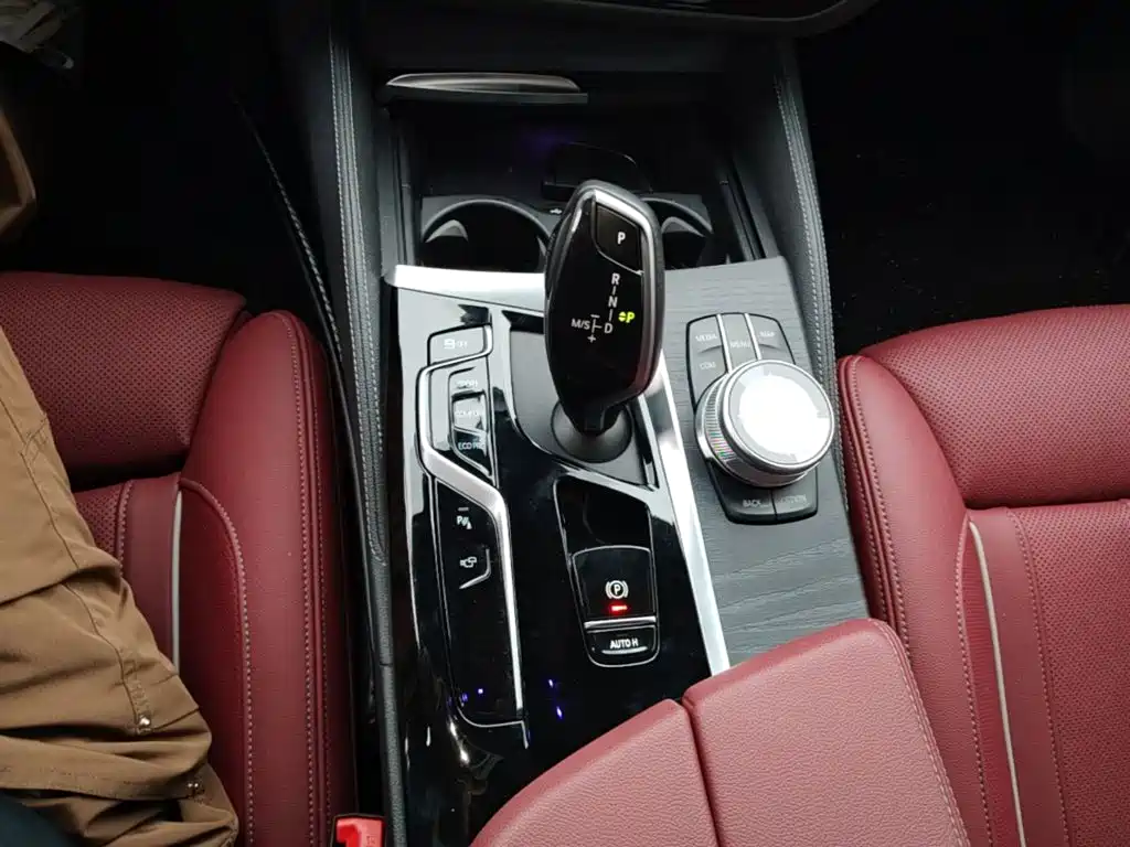 BMW 5 Series — миниатюра 14