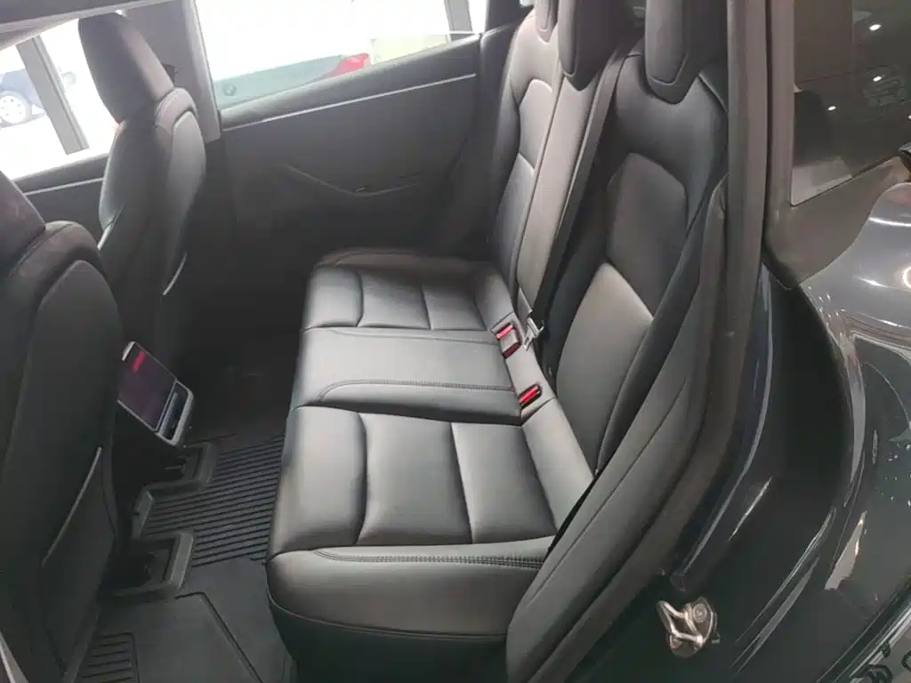 Tesla Model 3 — миниатюра 17