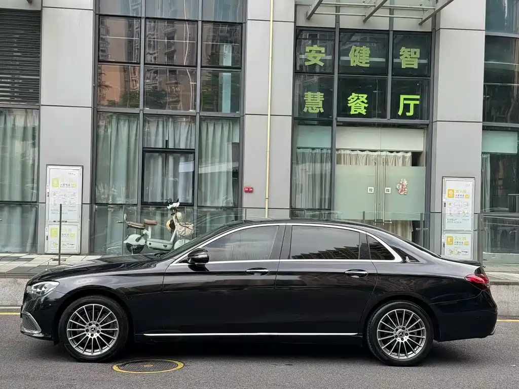Mercedes-Benz E-Class — миниатюра 2