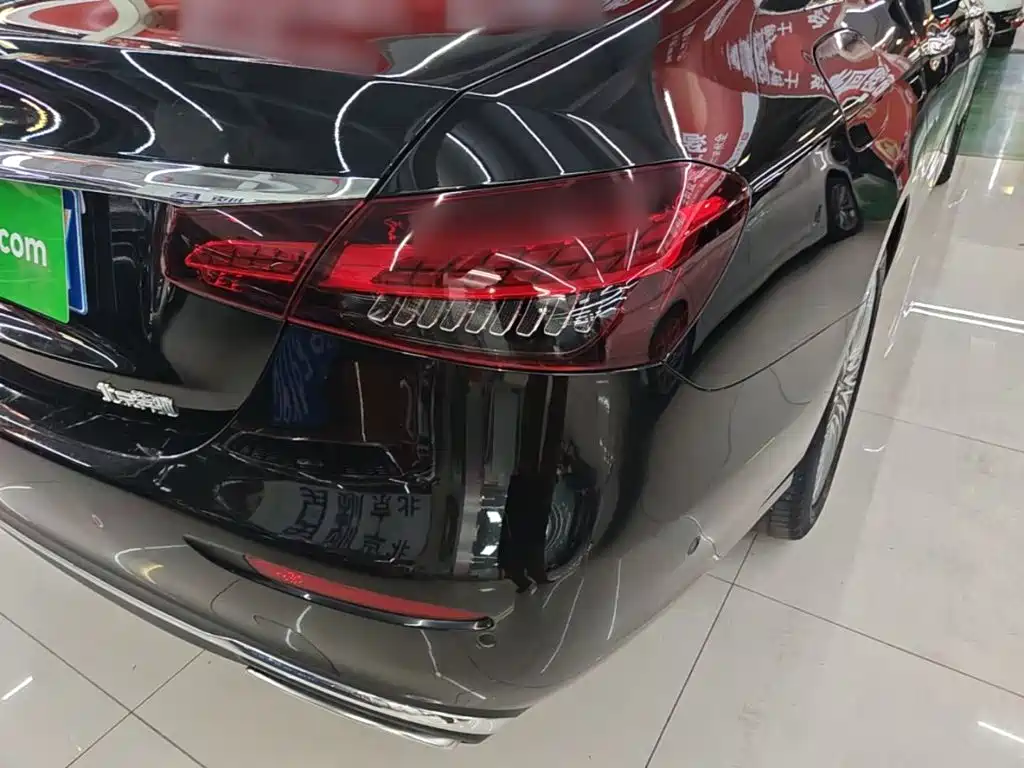 Mercedes-Benz E-Class — миниатюра 8