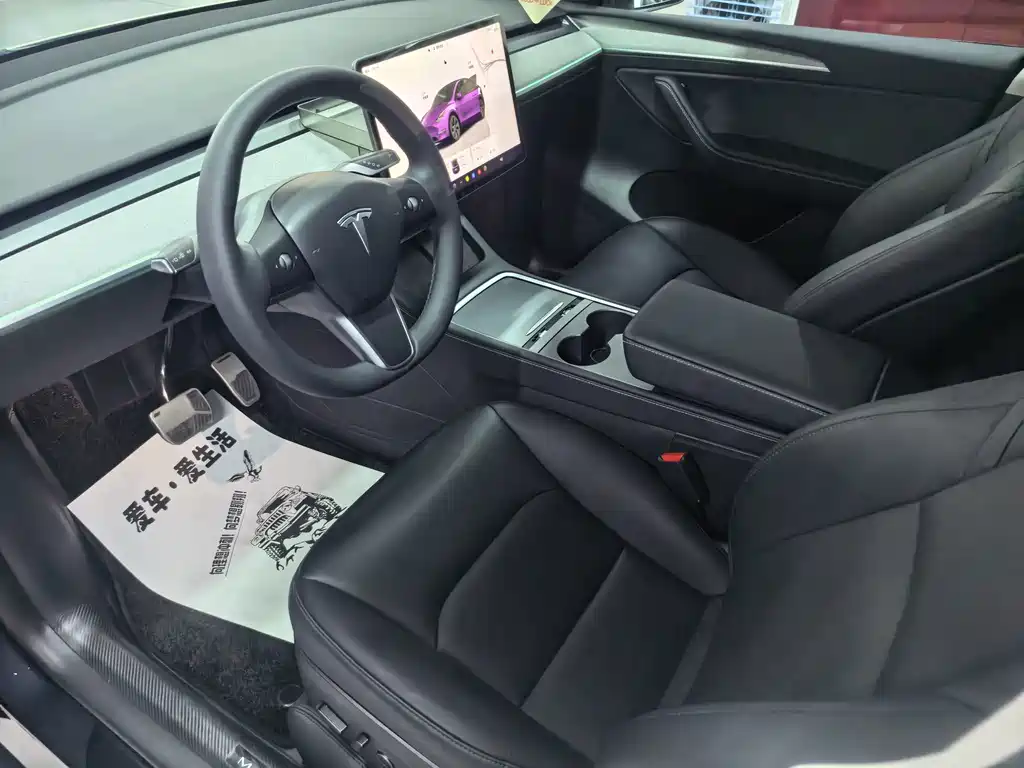 Tesla Model Y — миниатюра 5