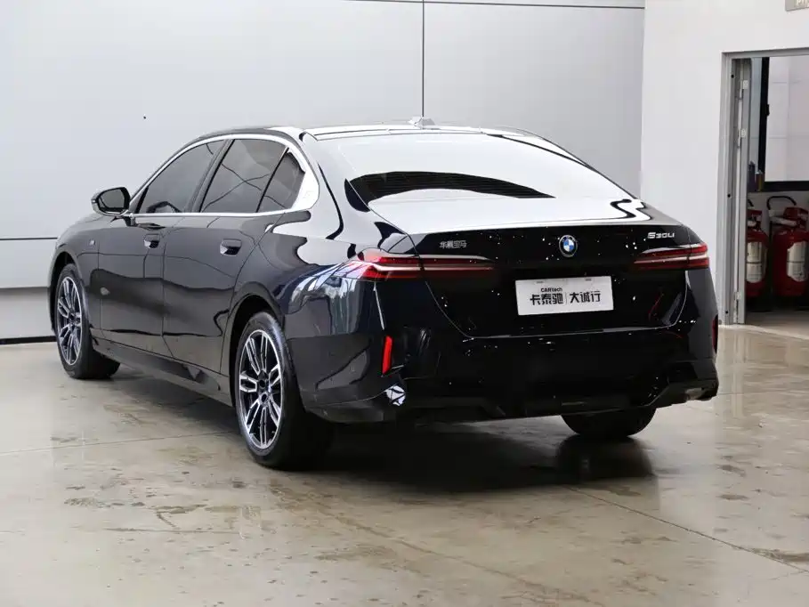 BMW 5 Series — миниатюра 33