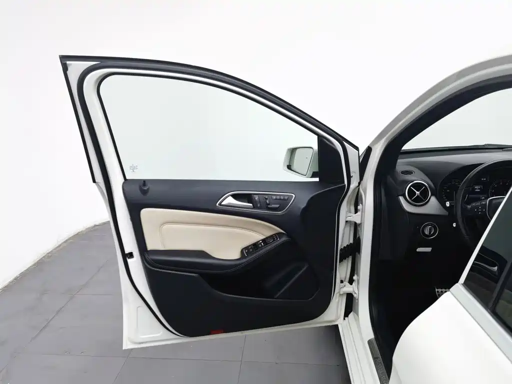 Mercedes-Benz B-Class — миниатюра 8