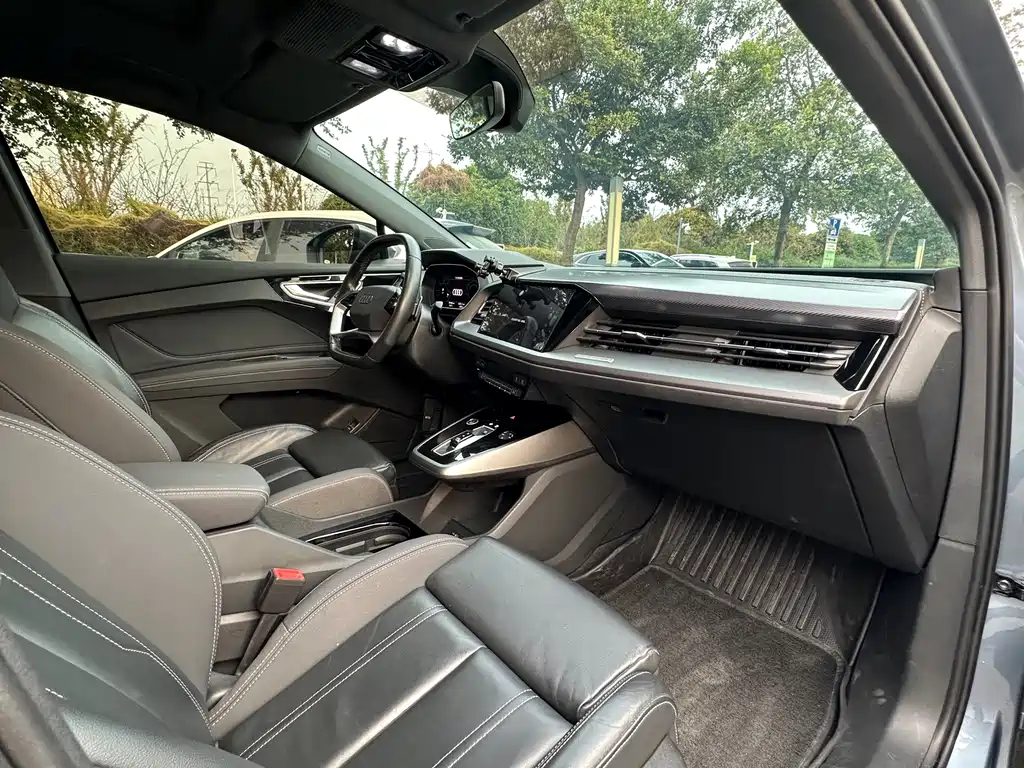 Audi Q4 e-tron — миниатюра 12