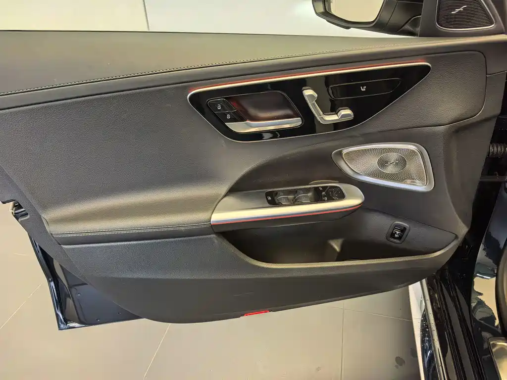 Mercedes-Benz C-Class — миниатюра 16