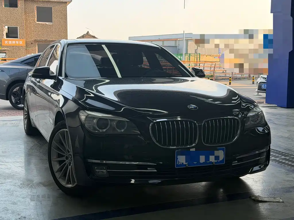 BMW 7 Series — миниатюра 3