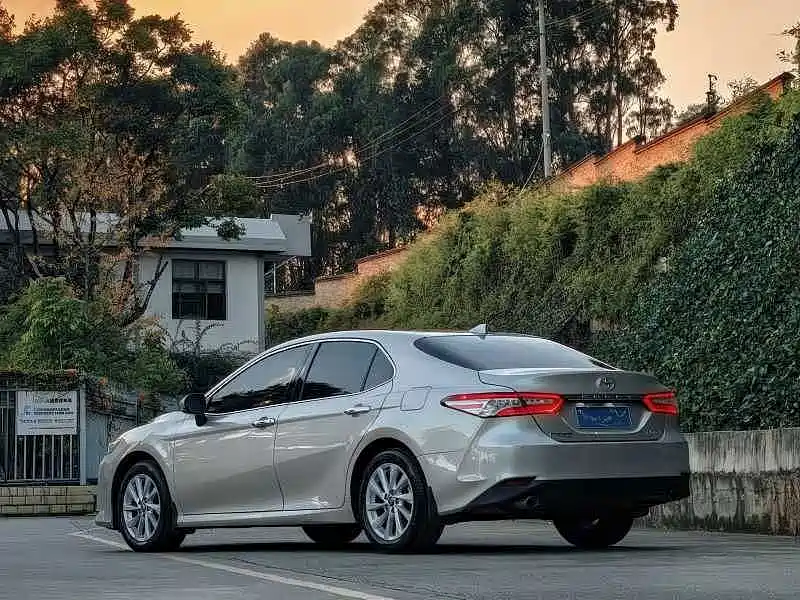 Toyota Camry — миниатюра 11