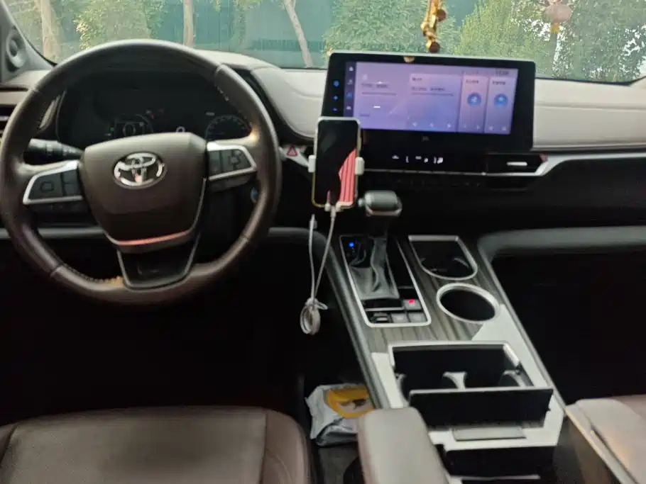 Toyota Sienna — миниатюра 12
