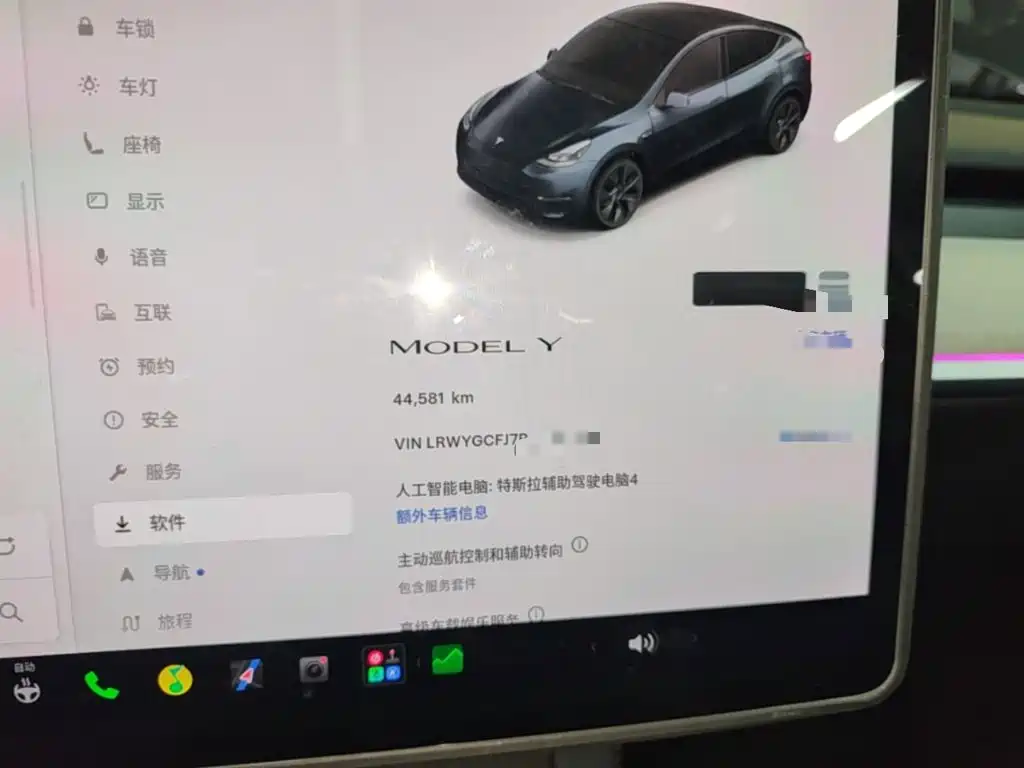Tesla Model Y — миниатюра 12