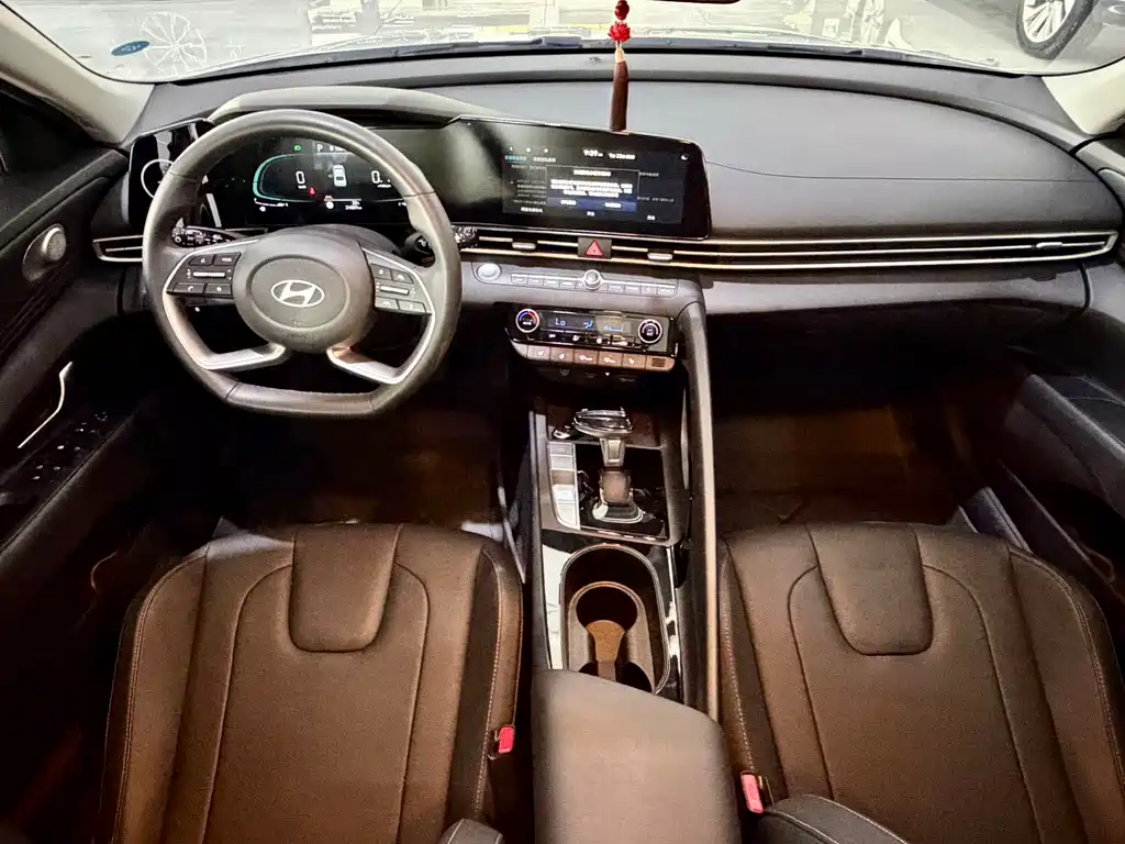 Hyundai Elantra — миниатюра 6