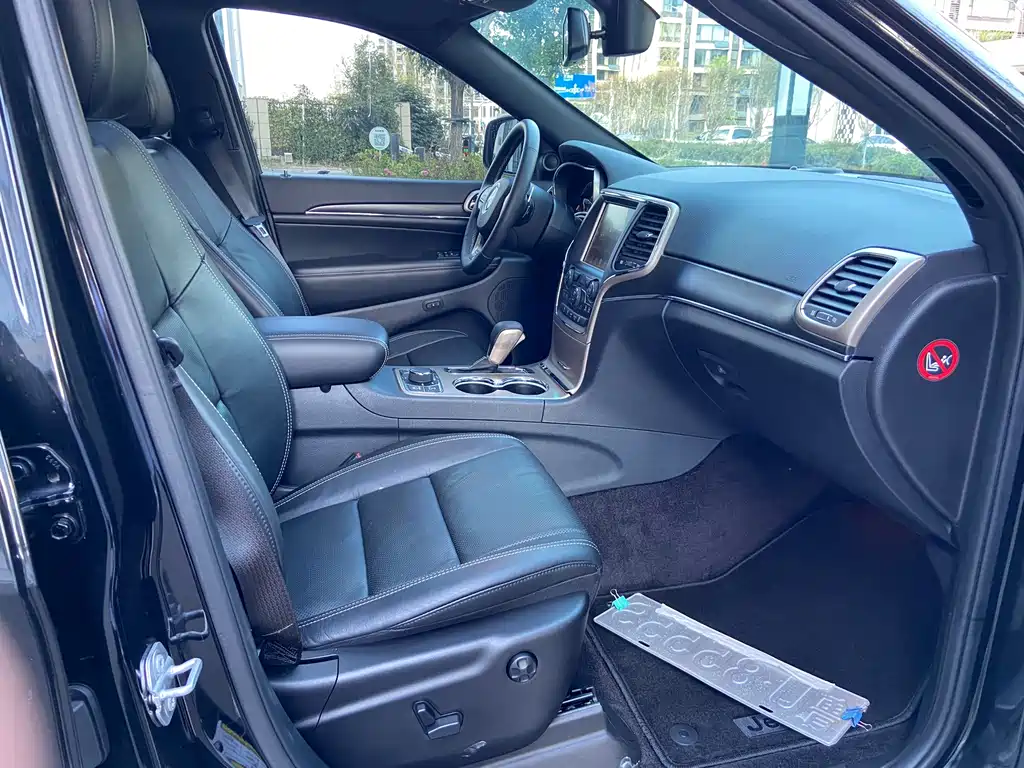 Jeep Grand Cherokee (Import) — миниатюра 16