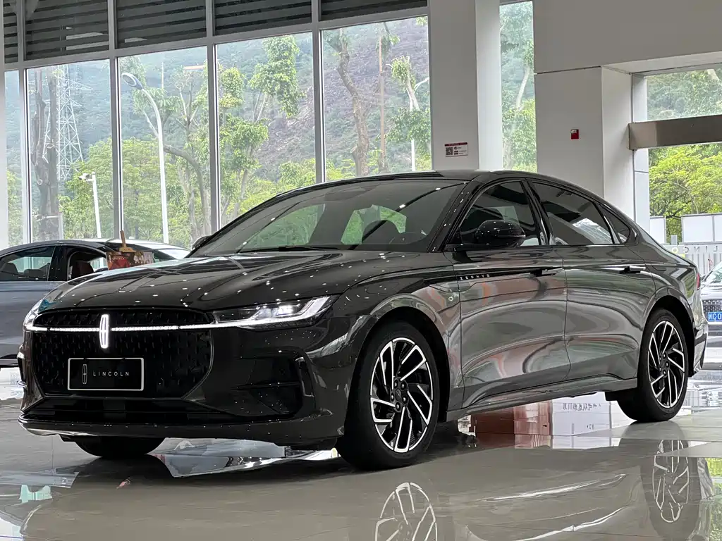 Lincoln Z 2022 i