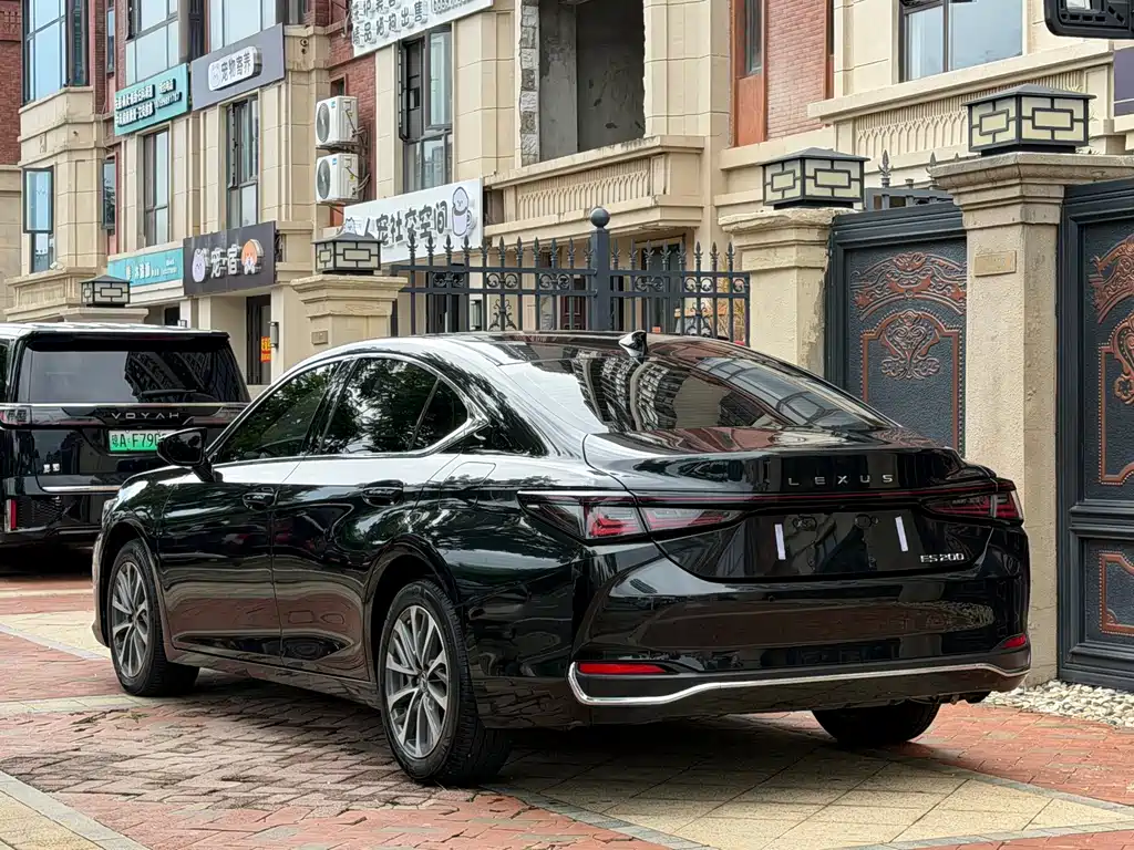 Lexus ES — миниатюра 7