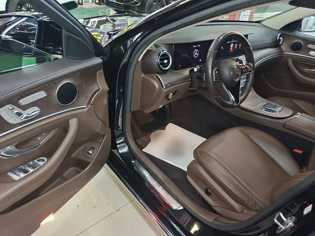 Mercedes-Benz E-Class — миниатюра 16