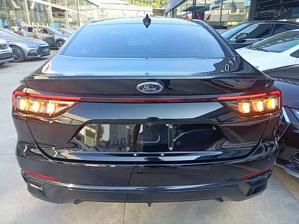 Ford Mondeo — миниатюра 6