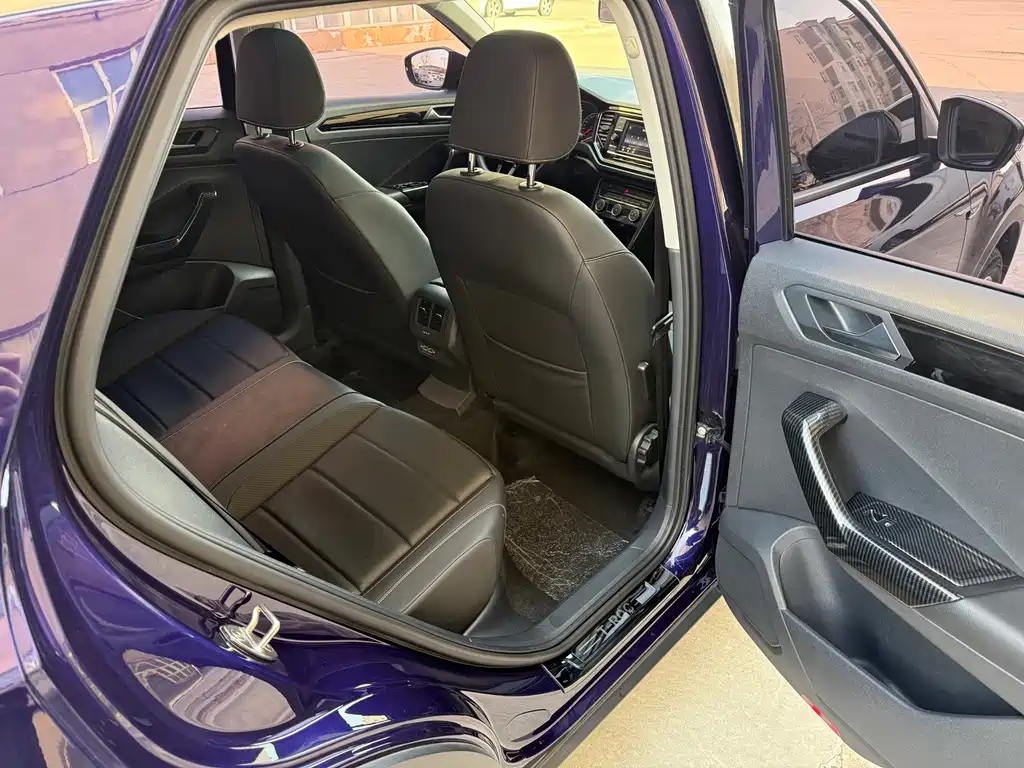 VOLKSWAGEN T ROC EXPLORING SONGS