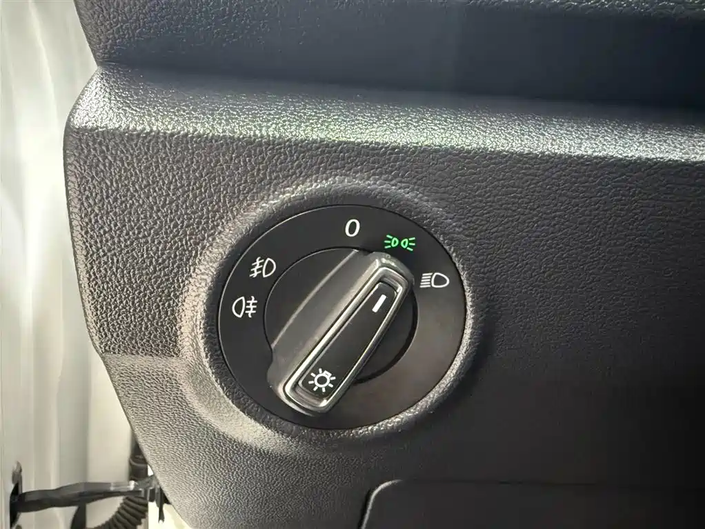 VOLKSWAGEN T ROC EXPLORING SONGS