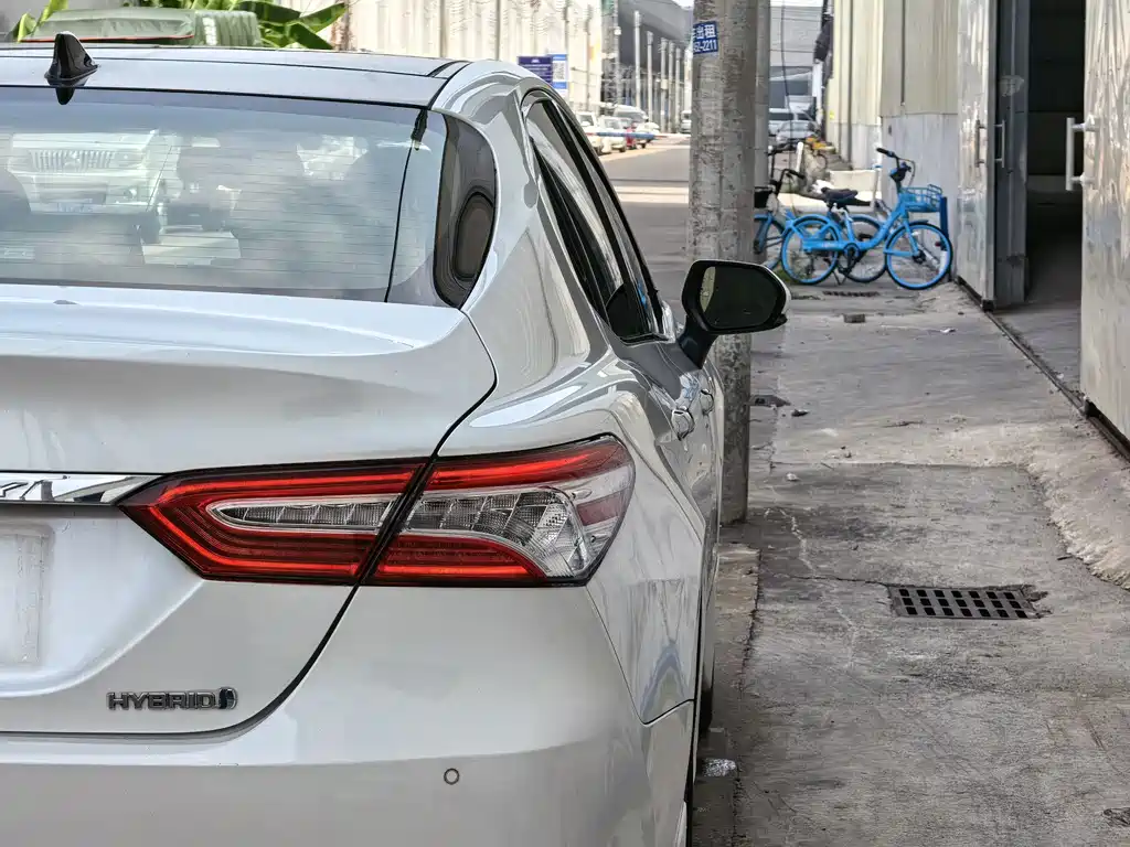 Toyota Camry — миниатюра 5