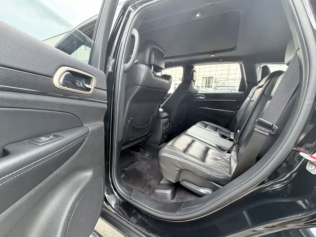 Jeep Grand Cherokee (Import) — миниатюра 5