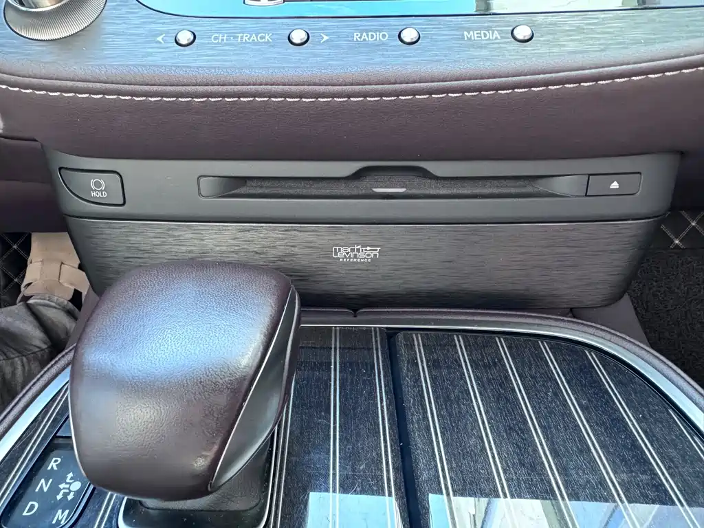 Lexus LS — миниатюра 21