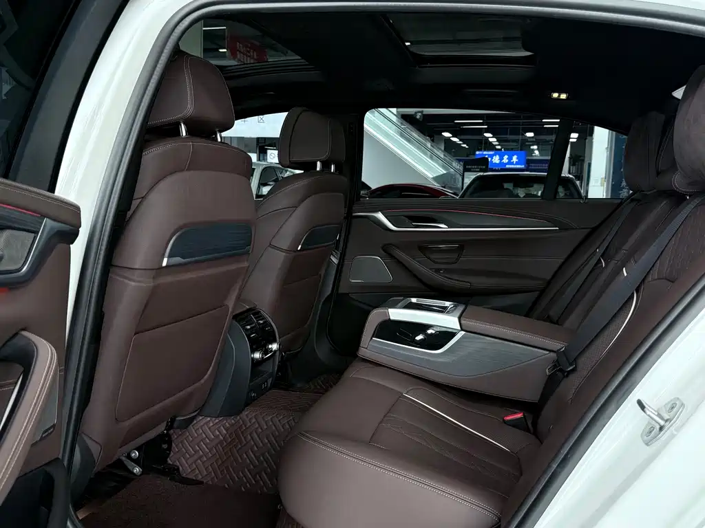 BMW 5 Series — миниатюра 15