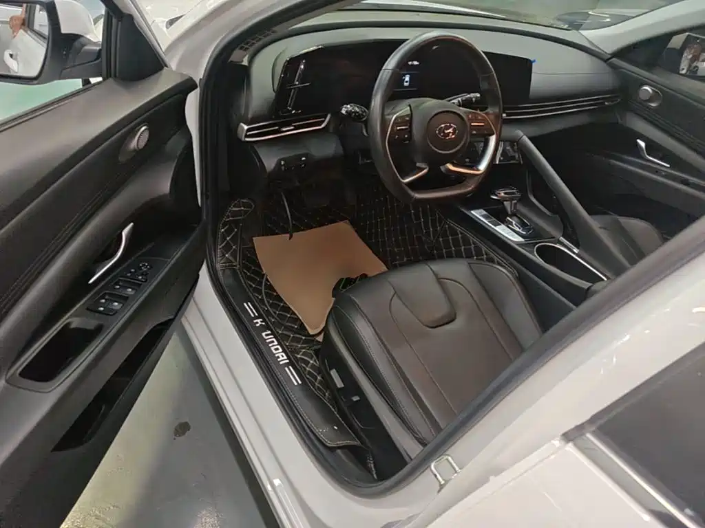 Hyundai Elantra — миниатюра 16