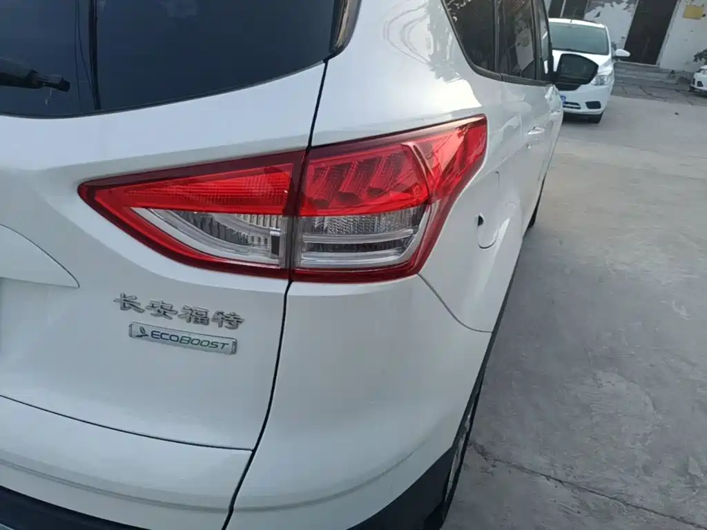 Ford Kuga — миниатюра 8