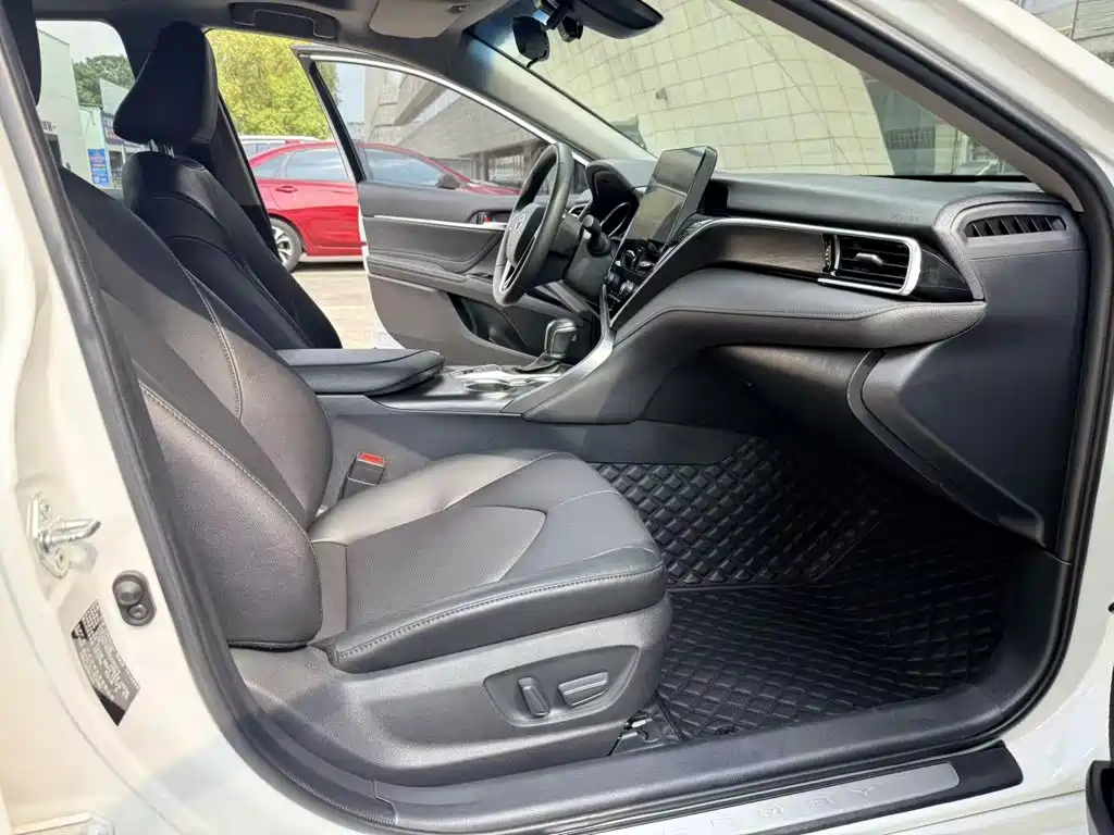 Toyota Camry — миниатюра 5